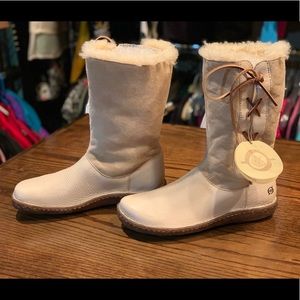 Born Sherpa leather boots